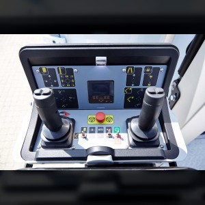 Fourgon nacelle 17m