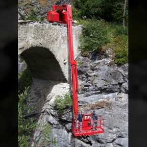 Articulating boom lift 22m